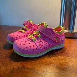 Stride Rite Little Kids Toddler Size 7 waterproof sneaker
